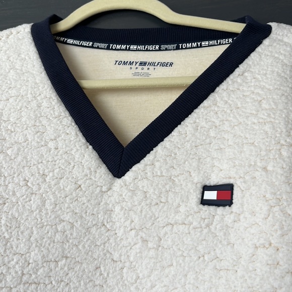 Tommy Hilfiger Sport Sweatshirt. Size Large. - Picture 2 of 2